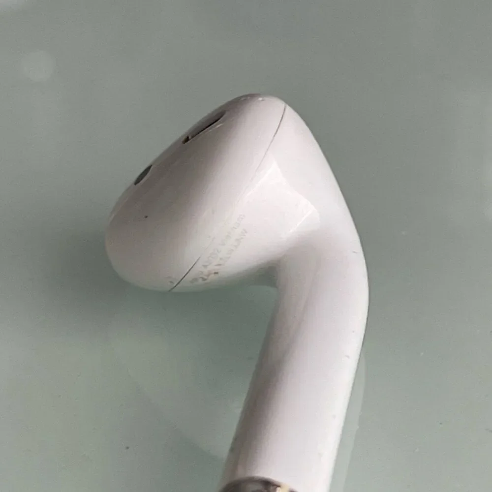 Apple AirPod 2nd Generation Right Ear Bud For Parts